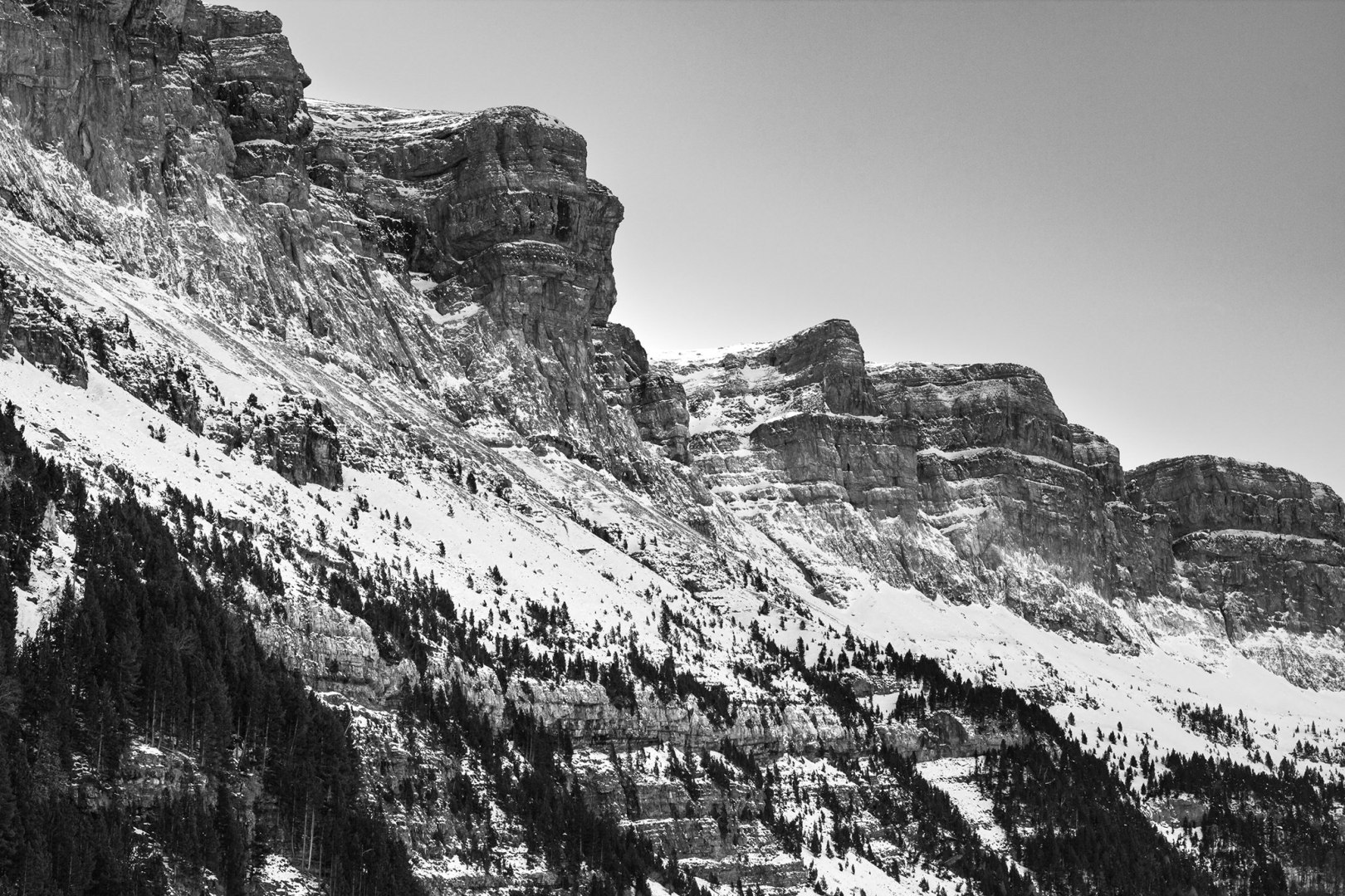 cordillera-montana-pirineos-nieve