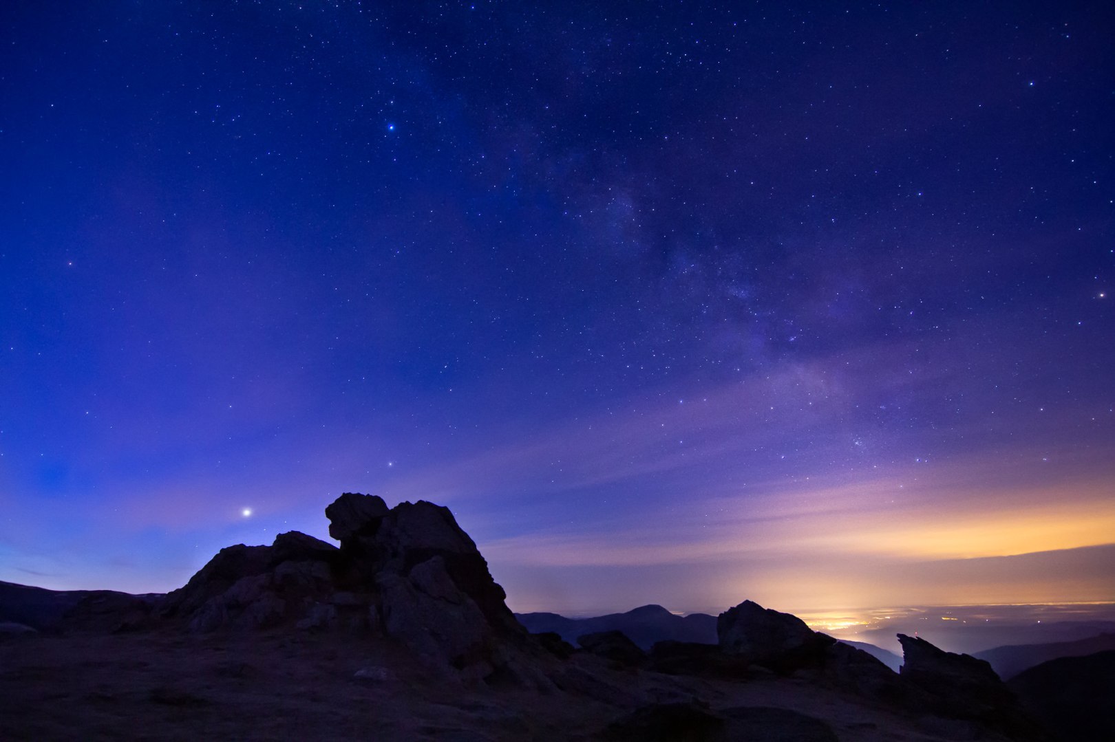 montana-naturaleza-noche-estrellas